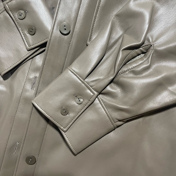 NWT Abercrombie & Fitch Oversized Vegan Leather Shirt - Picture 4 of 5